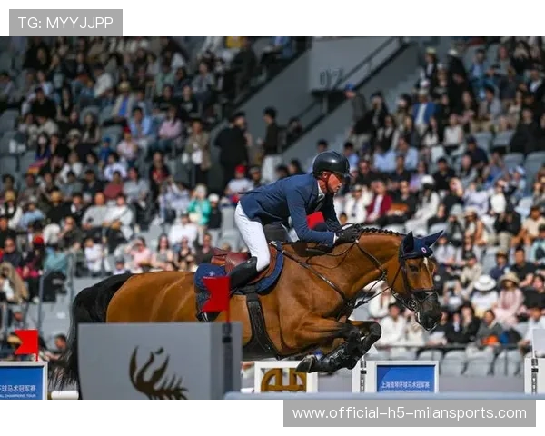 马术大奖赛的惊天一幕：冠军马突然受惊奔逃赛场的背后玄机