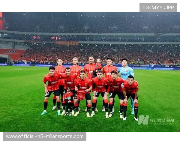 成都蓉城拜合拉木连续冲刺拉扯，防线被迫后退