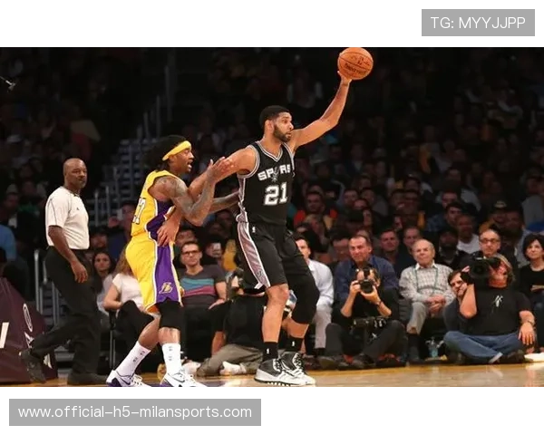 篮球高位策应分球打破区域联防的体系逻辑